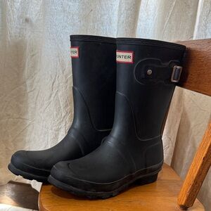 Hunter boots Black Mid-Calf Rubber Rain Boots with Side Buckle